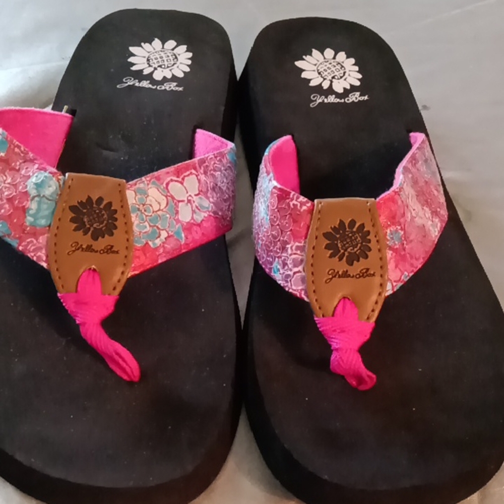 Yellow Box Women's Pink Floral Sandals